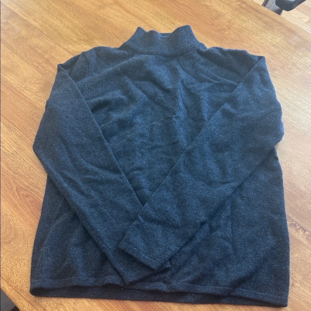 Women’s gray cashmere sweater